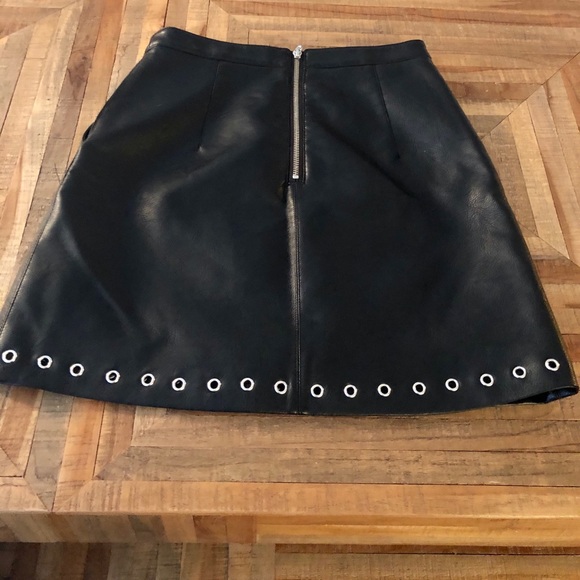 Faux leather skirt - Picture 2 of 3